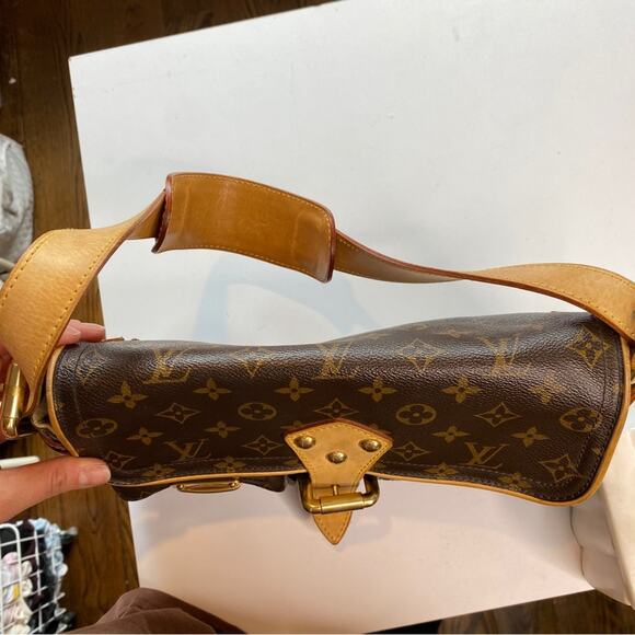 Louis Vuitton Monogram Hudson PM Vintage Shoulder Bag - Picture 8 of 16